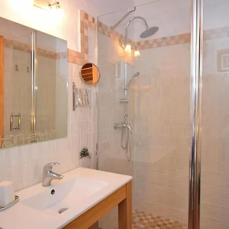 057 Mercedes Etv120 By Mallorca Charme * Pollença
